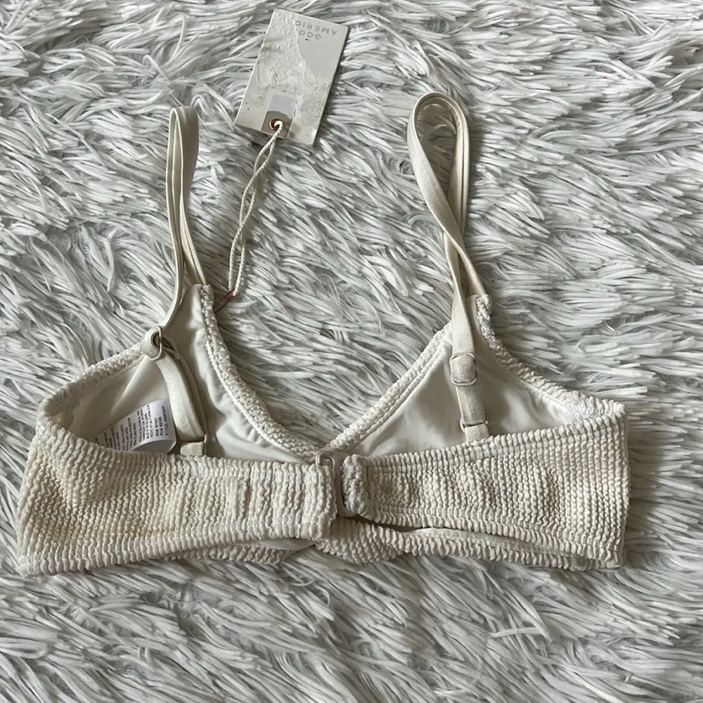 New Good American Women’s Always Fits Twist Bikini Top in ivory size Small - Image 5