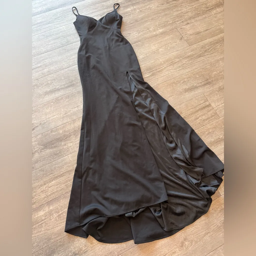 La Femme Elegant Black Gown - Image 5