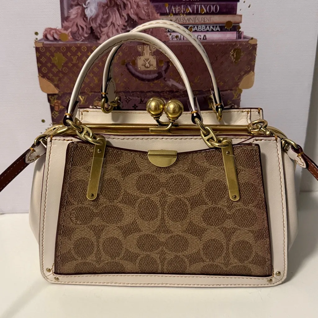 COACH Brown Canvas White Leather Kiss lock dreamer 21 Shoulder Crossbody Bag - Image 5