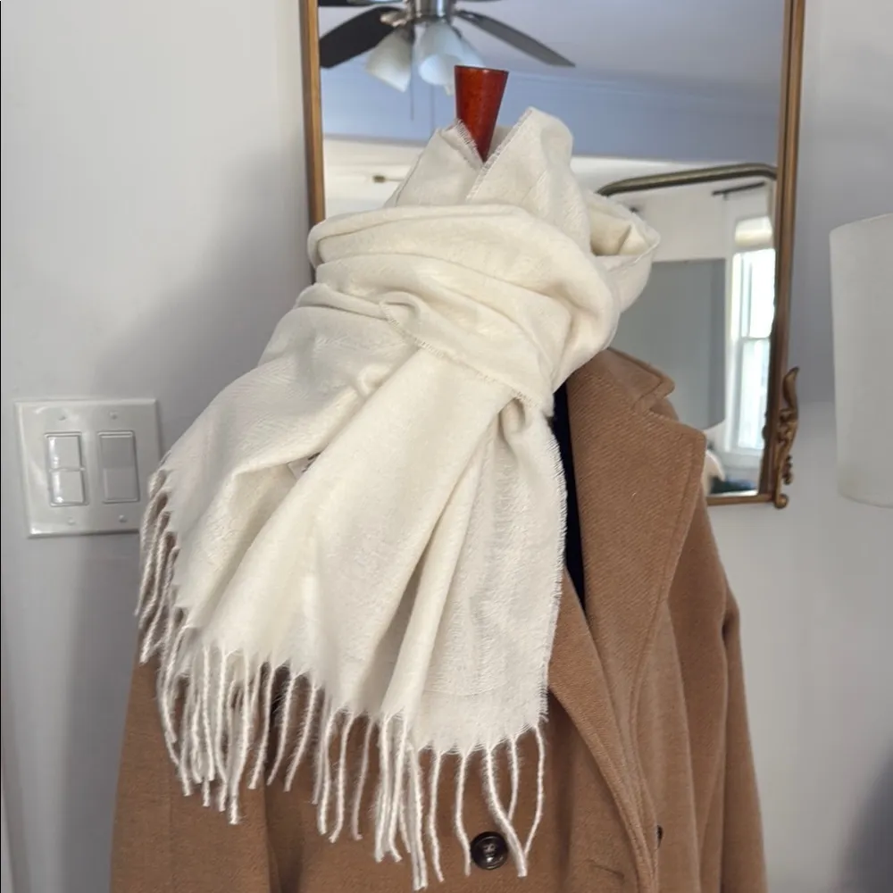 Elegant White Fringe Table Runner - Image 5