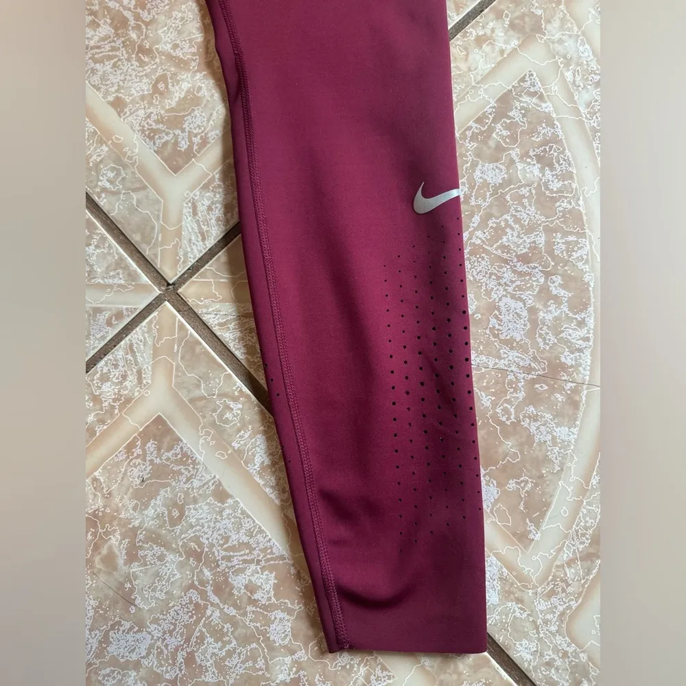 Women's Epic Luxe Crop Running Leggings - Image 3