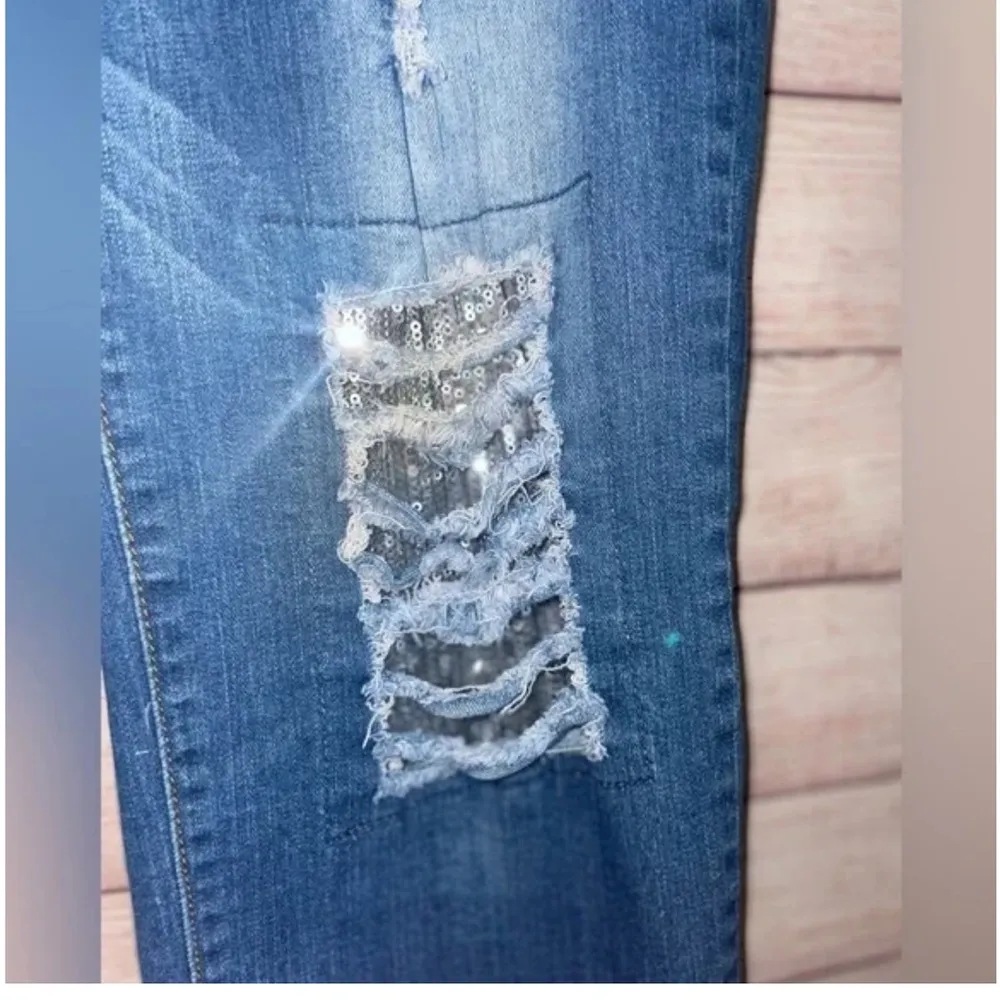 L & B Creations Silver Sequin Patch Boyfriend Skinny Jean - Size 20 denim Blue - Image 7