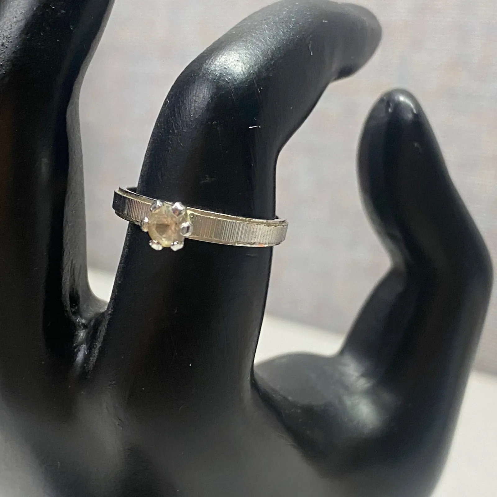 Vintage 14k HGE Gold Solitaire Diamond Ring Classic Engagement Style Size 7 Silver - Image 3