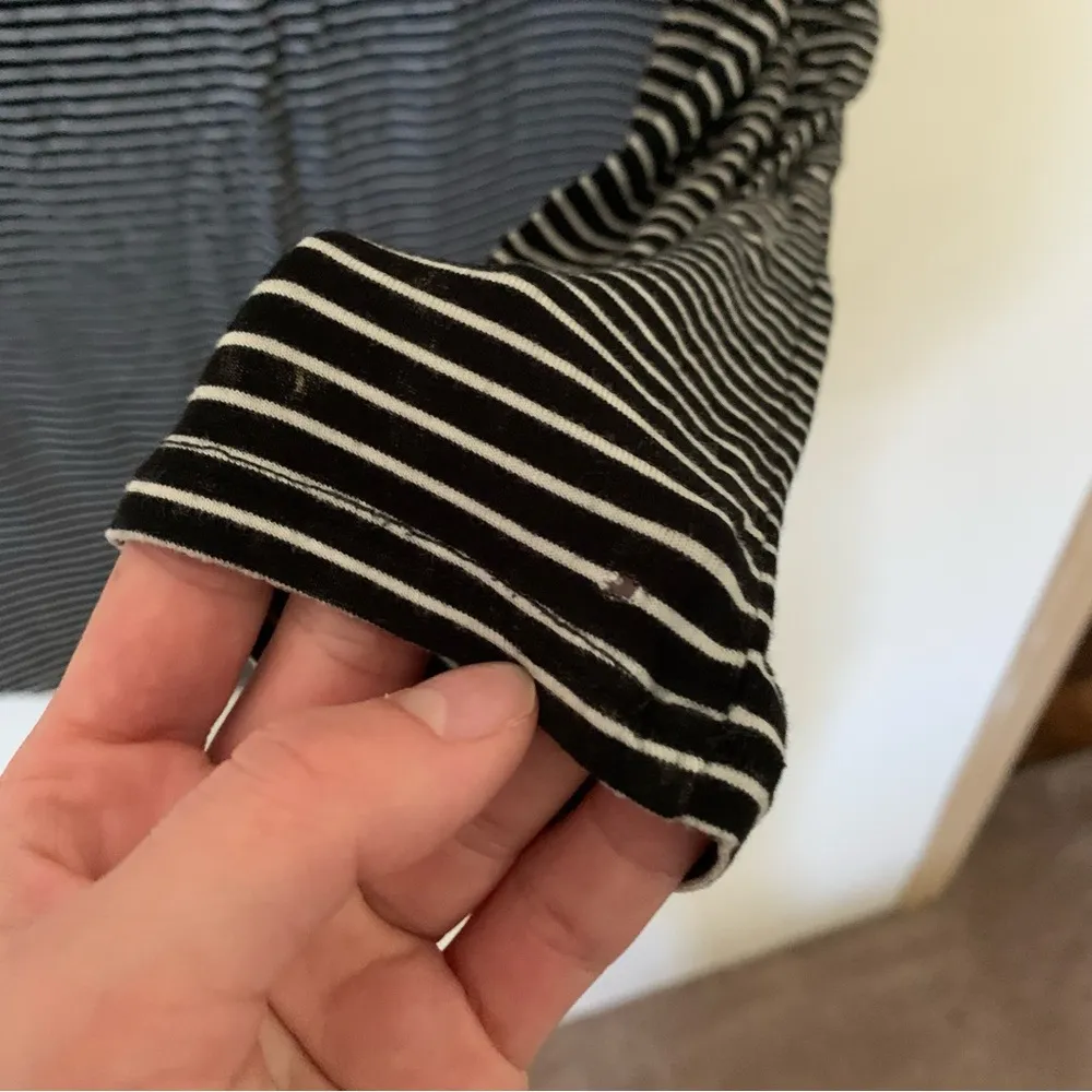 American Eagle Soft and Sexy Black White Striped Long Sleeve Tee Size Medium - Image 4