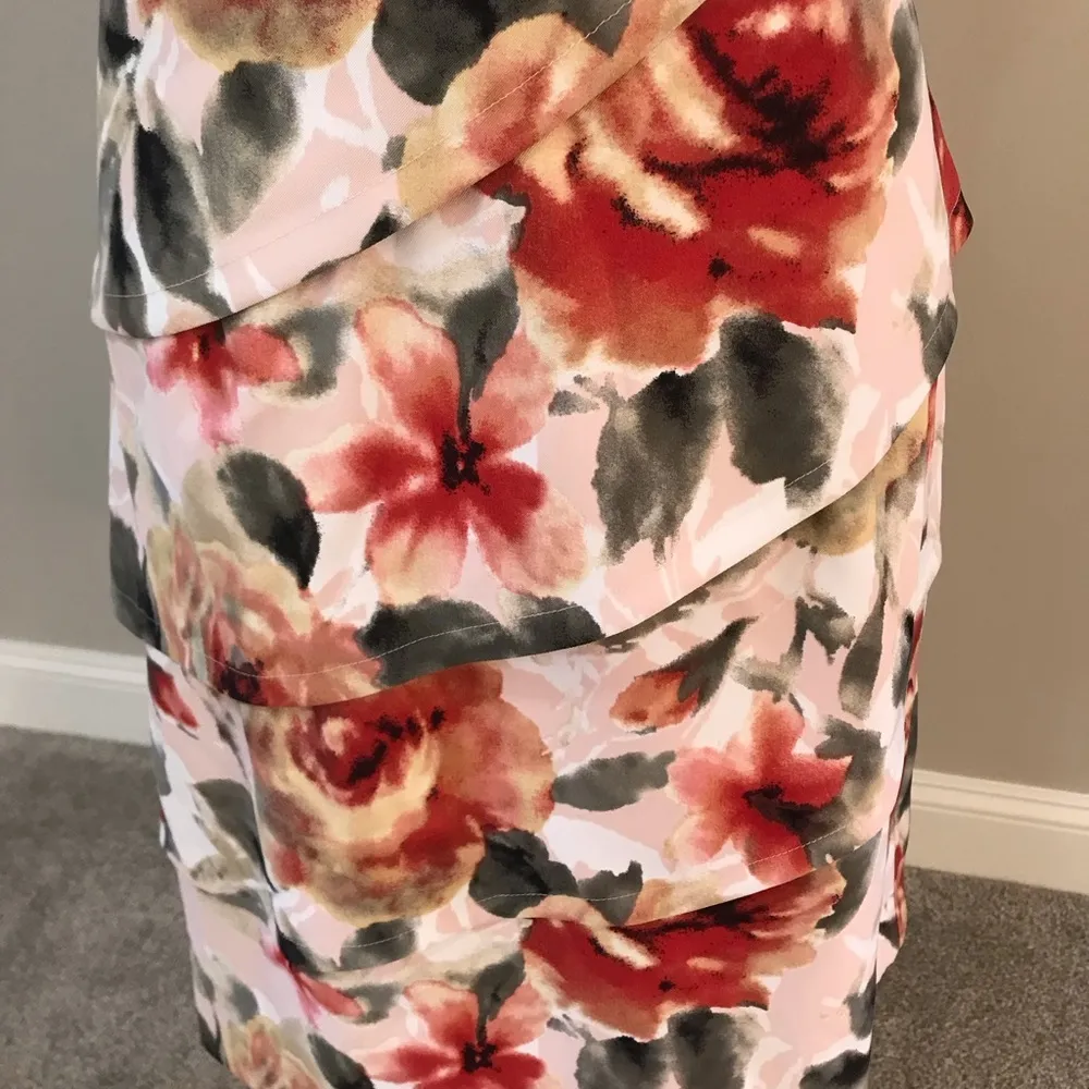 NWT Floral Tiered sheath dress - Image 4