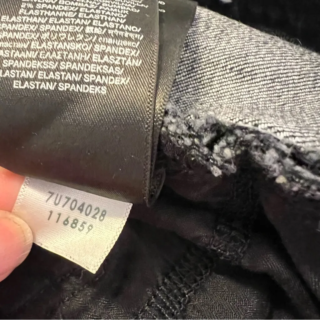 7 for all Mankind Monroe Cut Off Short Eclipse Black 25 - Image 16