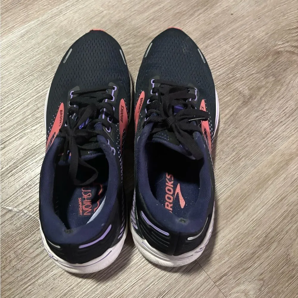 brooks adrenaline gts 22 size us 9.5 - Image 4