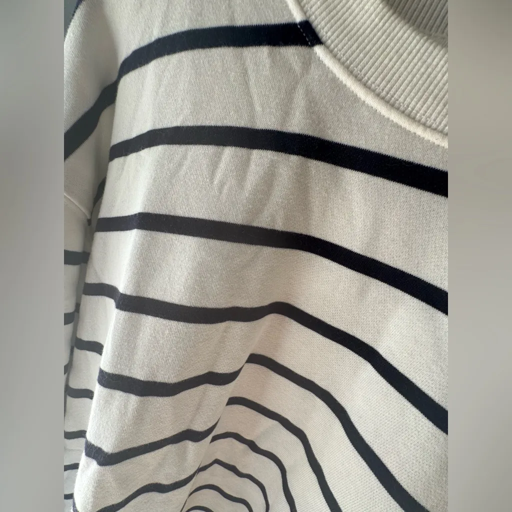 H&M Navy Blue and White Striped Sweatshirt top - Image 3