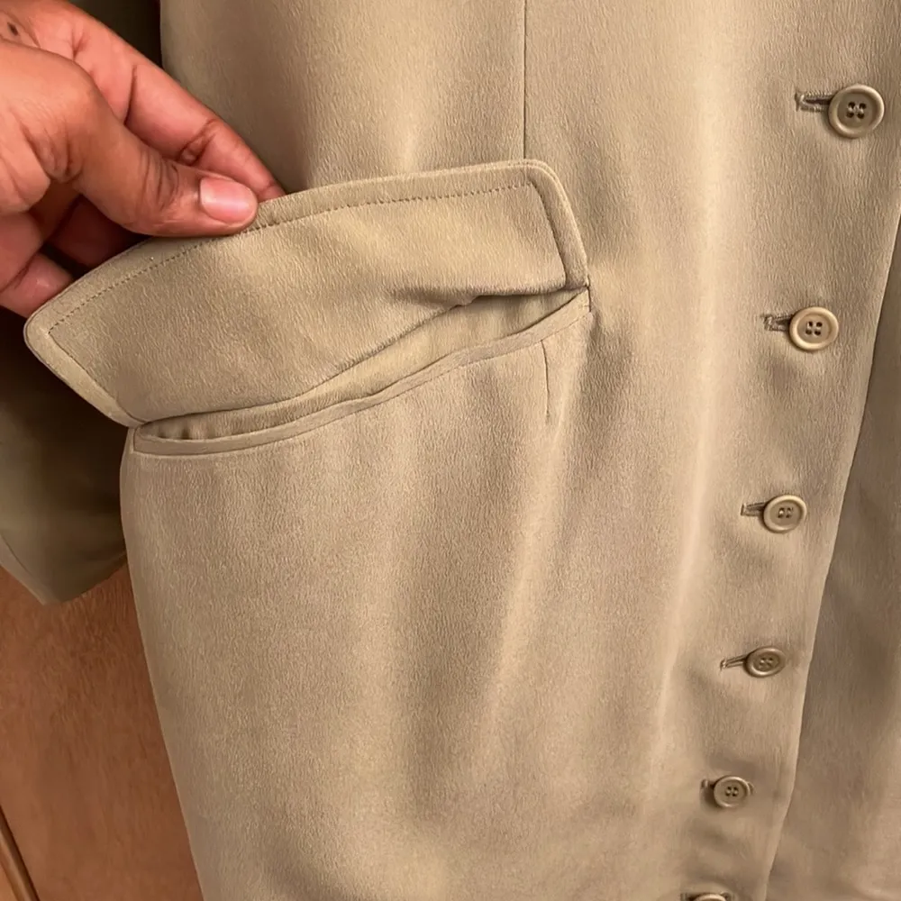 Due Per Due Olive green 100% silk button up long blazer jacket Size 10 - Image 7