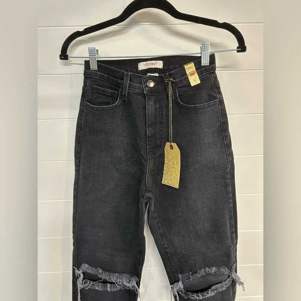 Vibrant Black Ankle Cropped Jeans with Distressed Knees - Image 2