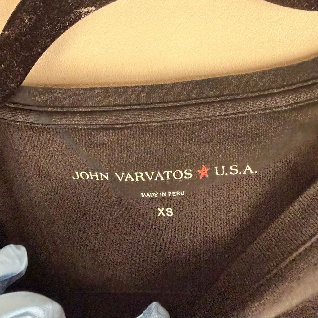 John Varvatos USA Graphic Tee – XS – Black Rainbow Peace Sign - Image 4