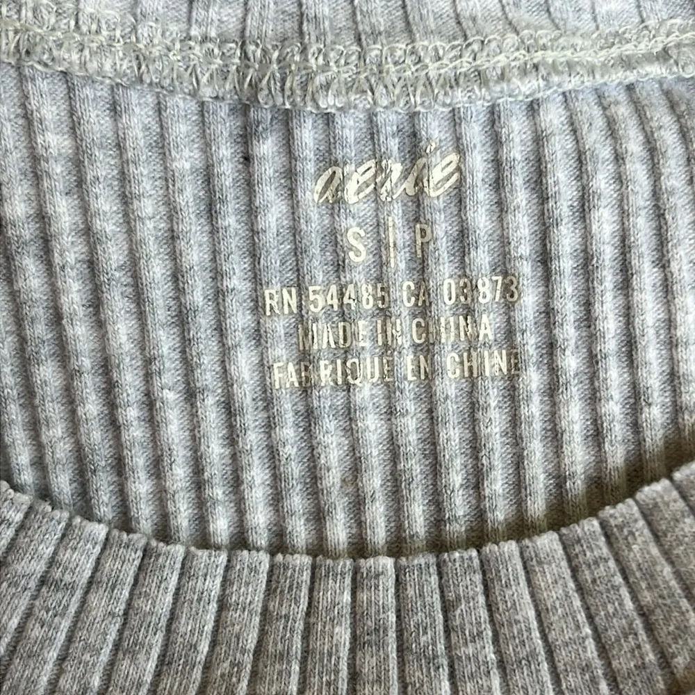 Aerie - Rebel Cropped Tank Top Raw Hem Heather Gray Ribbed High Neck Size Small - Image 2