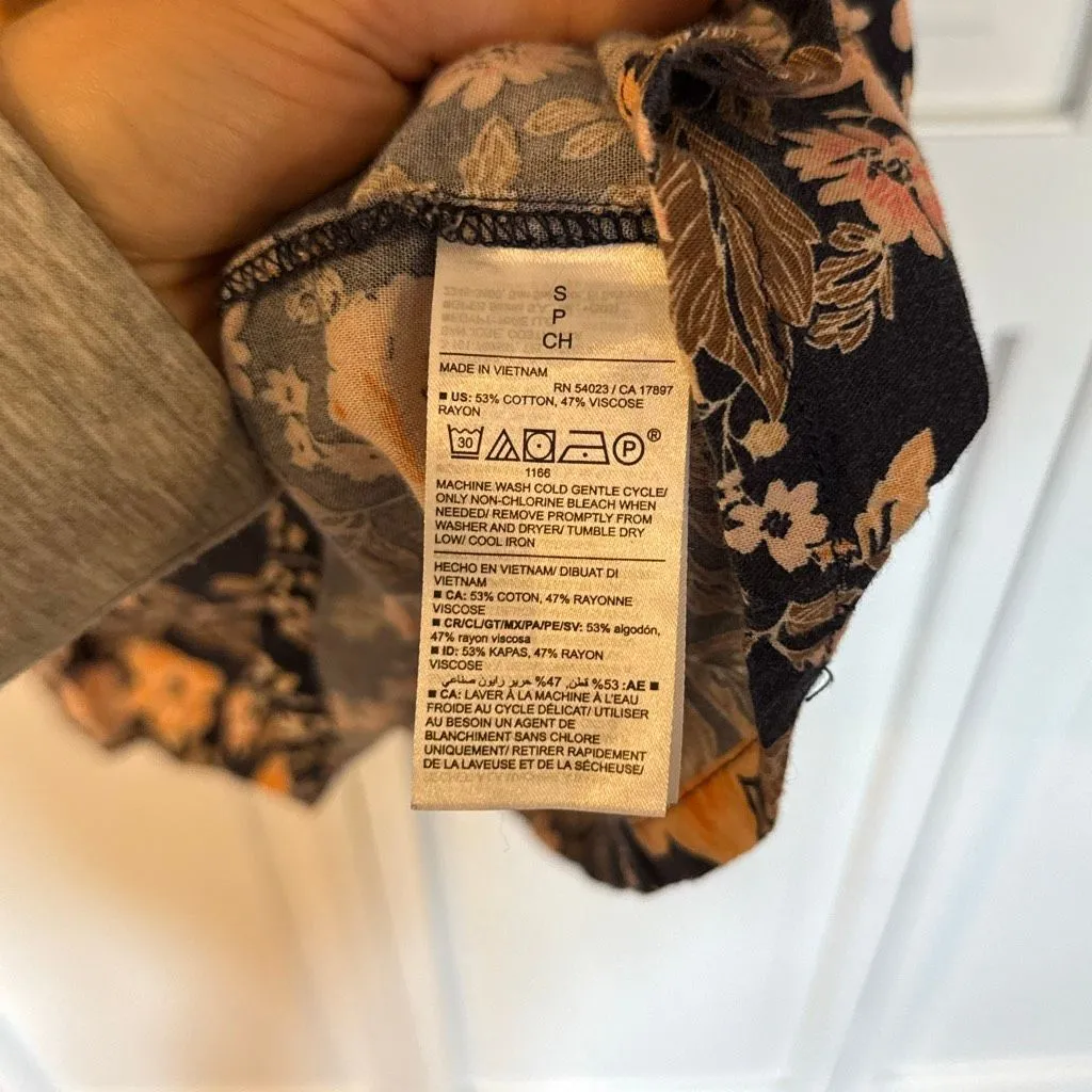 Old Navy floral waist defined smocked puff sleeve midi dress small - Image 8