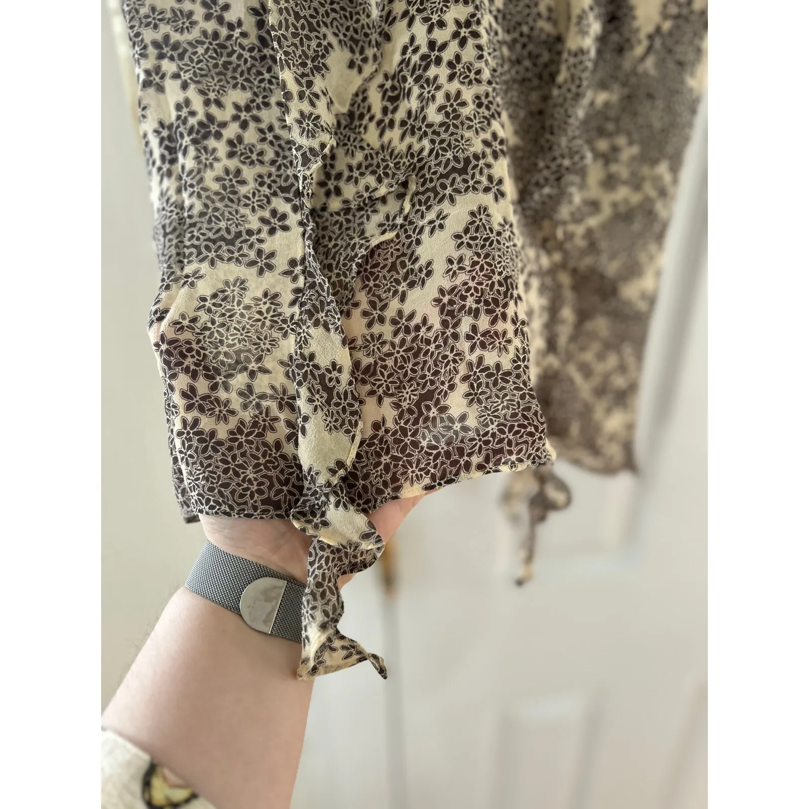 Vintage Y2K Silk Kenneth Cole Tan Brown Ditzy Floral Ruffle Tendril Blouse - Image 2