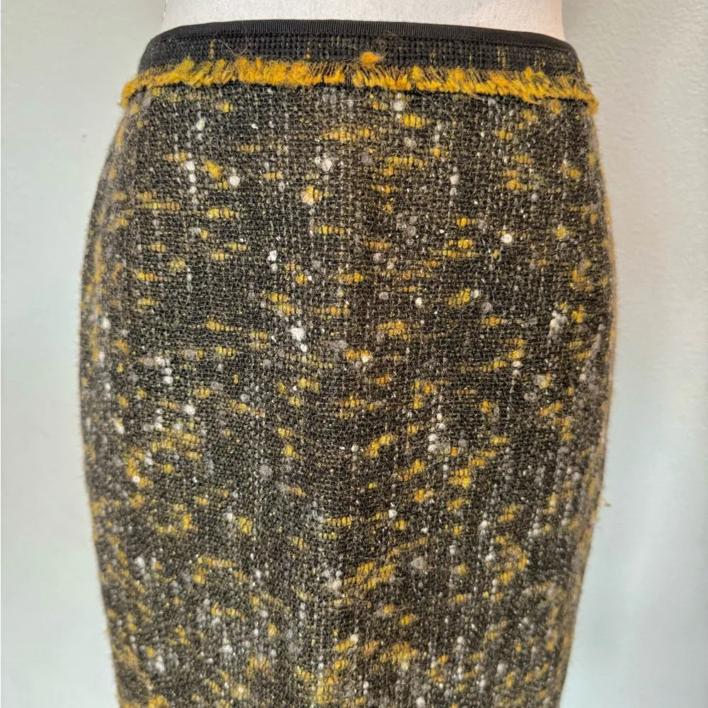 Elie Tahiri Tweed Pencil Skirt | EUC | Size 4 | Winter Fashion - Image 2