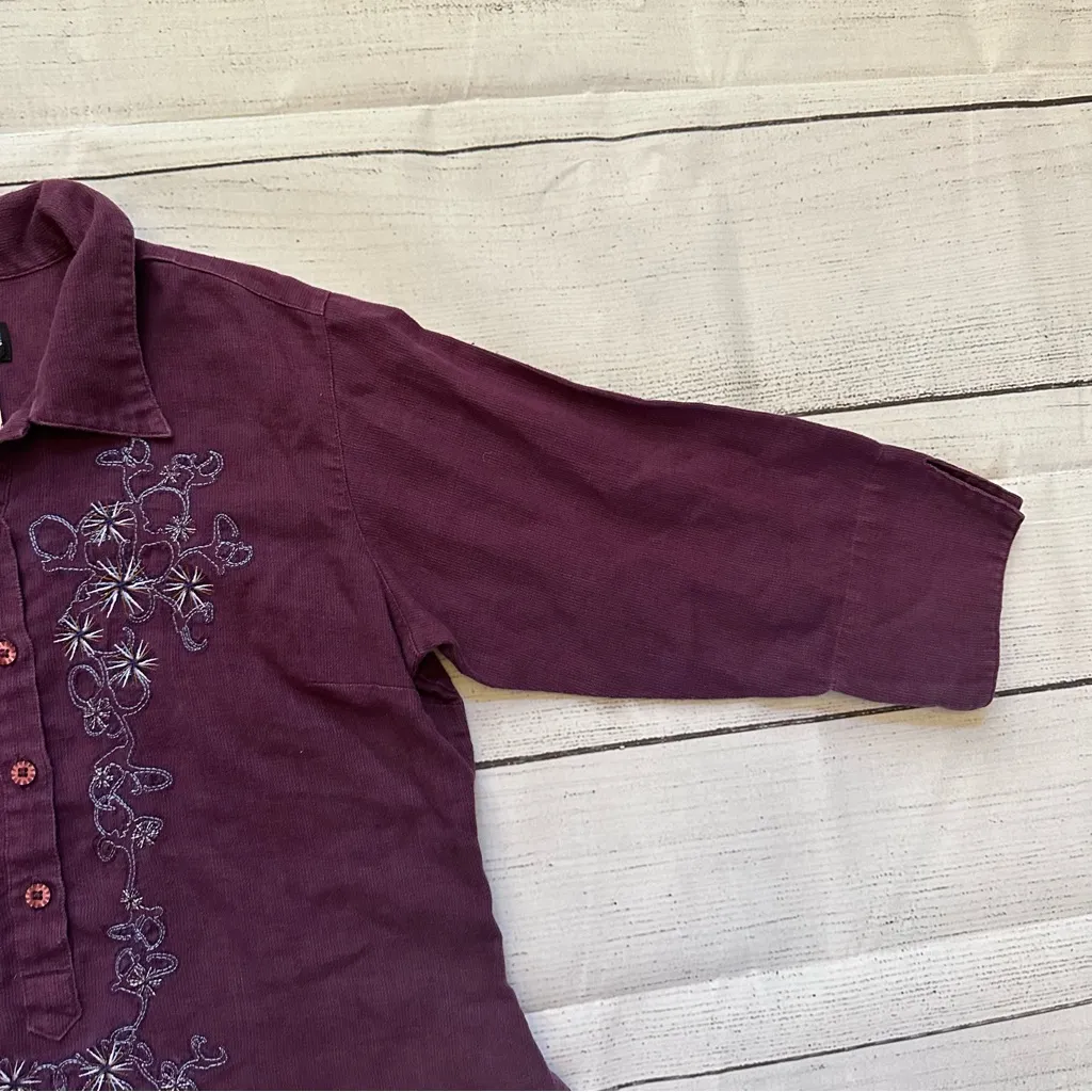 Patagonia Dulce floral embroidered size small button shirt Purple burgundy - Image 5
