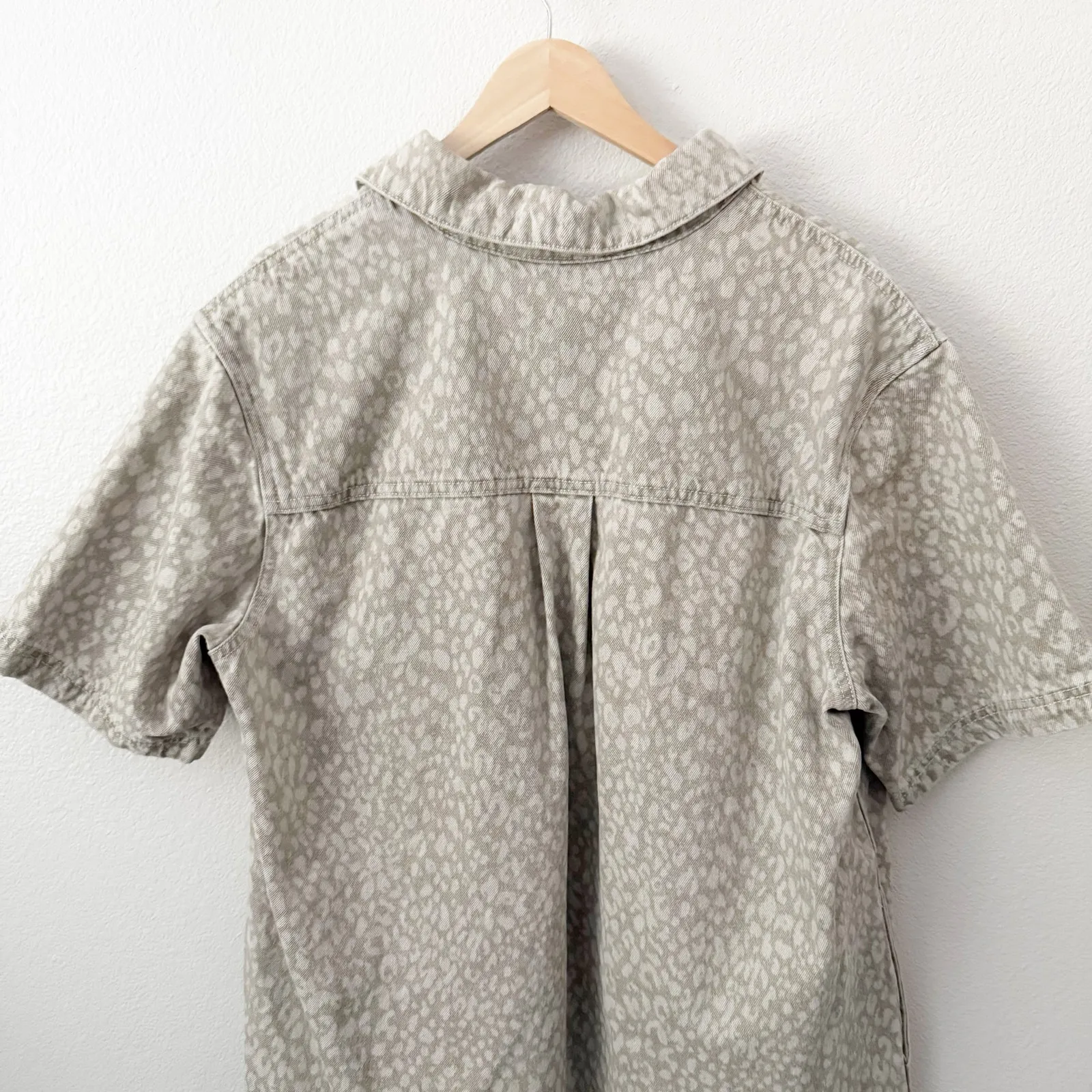 UNIVERSAL THREAD | Women's Leopard Denim Mini
Shirtdress Taupe Cream | Size XXL - Image 6