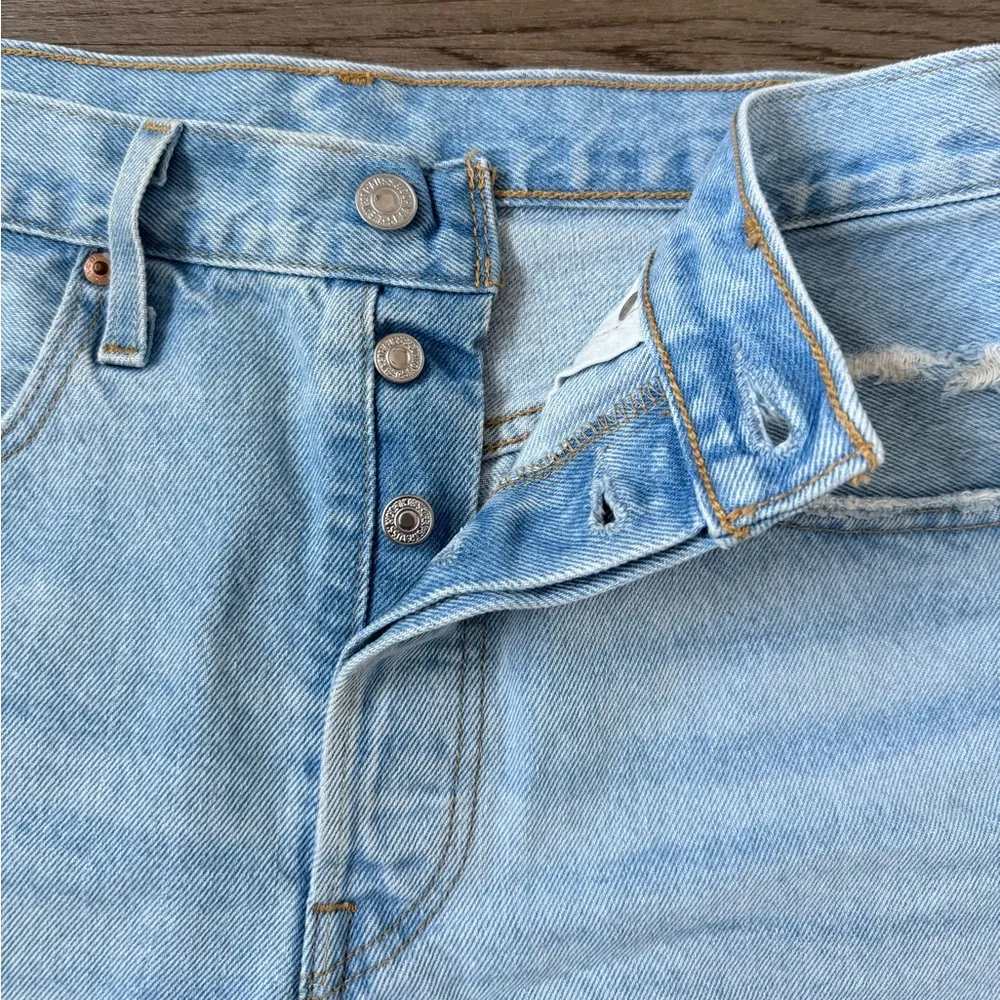 Levi's 501® Original Fit High Rise‎ Women's Shorts Size 30 Ojai Frost Light Wash - Image 6