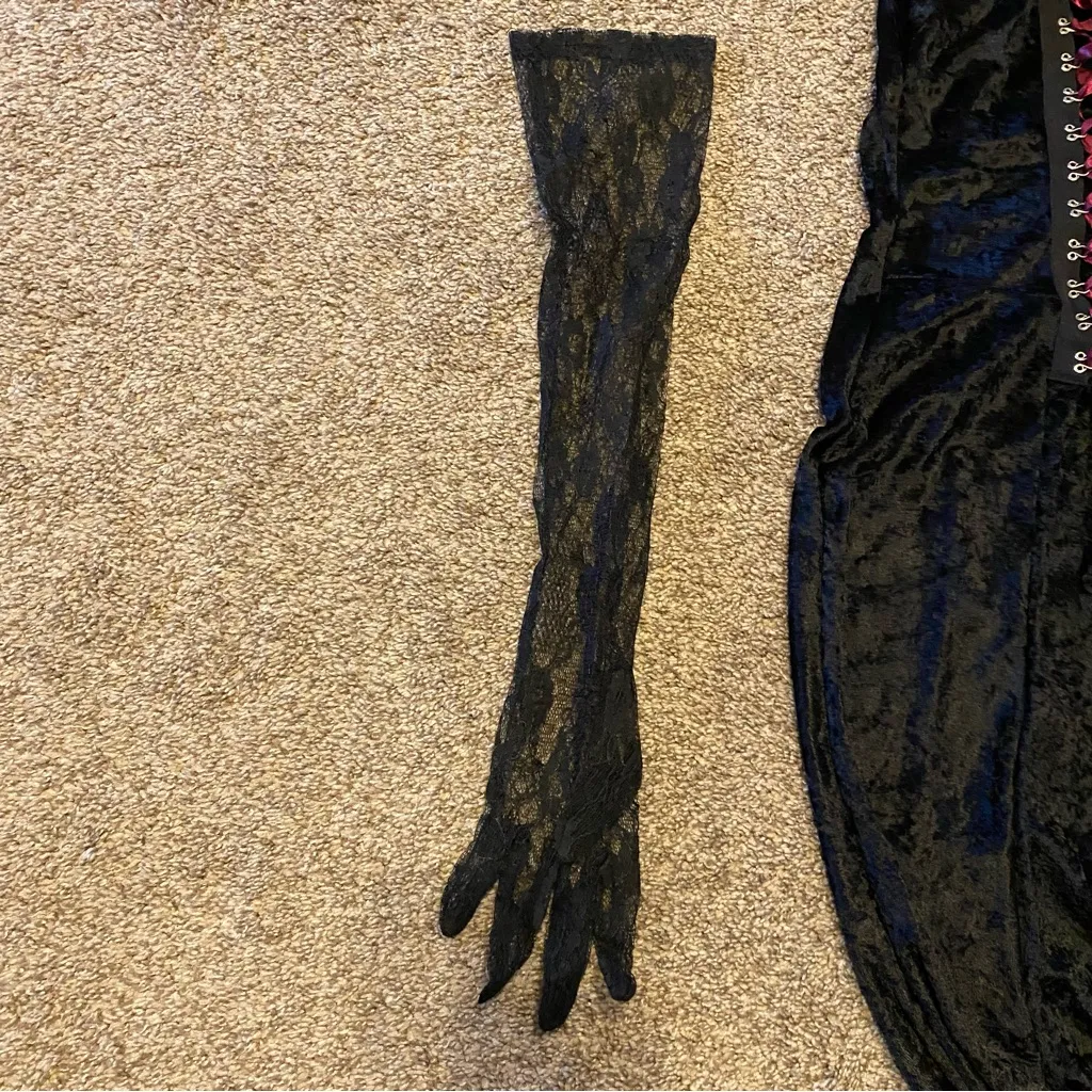 Vampire Halloween Costume Women’s Size M/L - Image 7