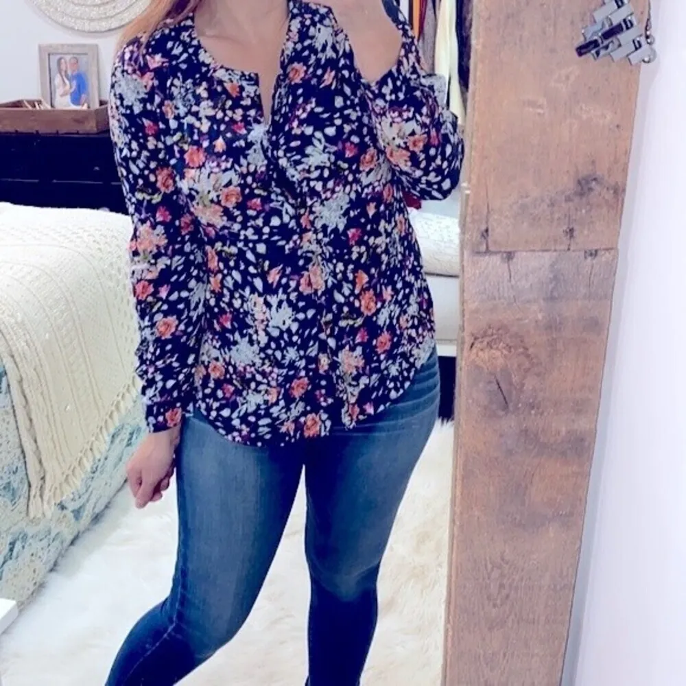 DANIEL Raiin floral button down top size small - Image 3