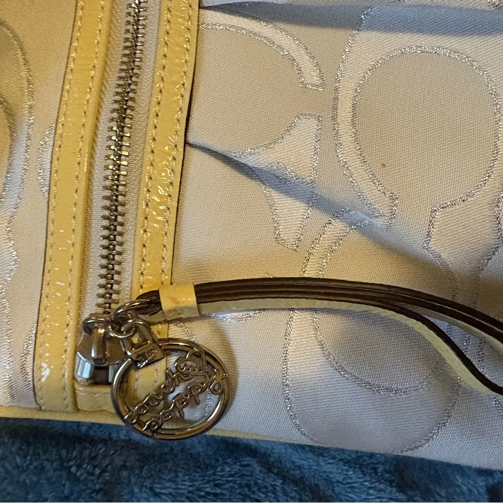 Coach Poppy yellow leather Cream Shoulder and adjustable strap - Image 9