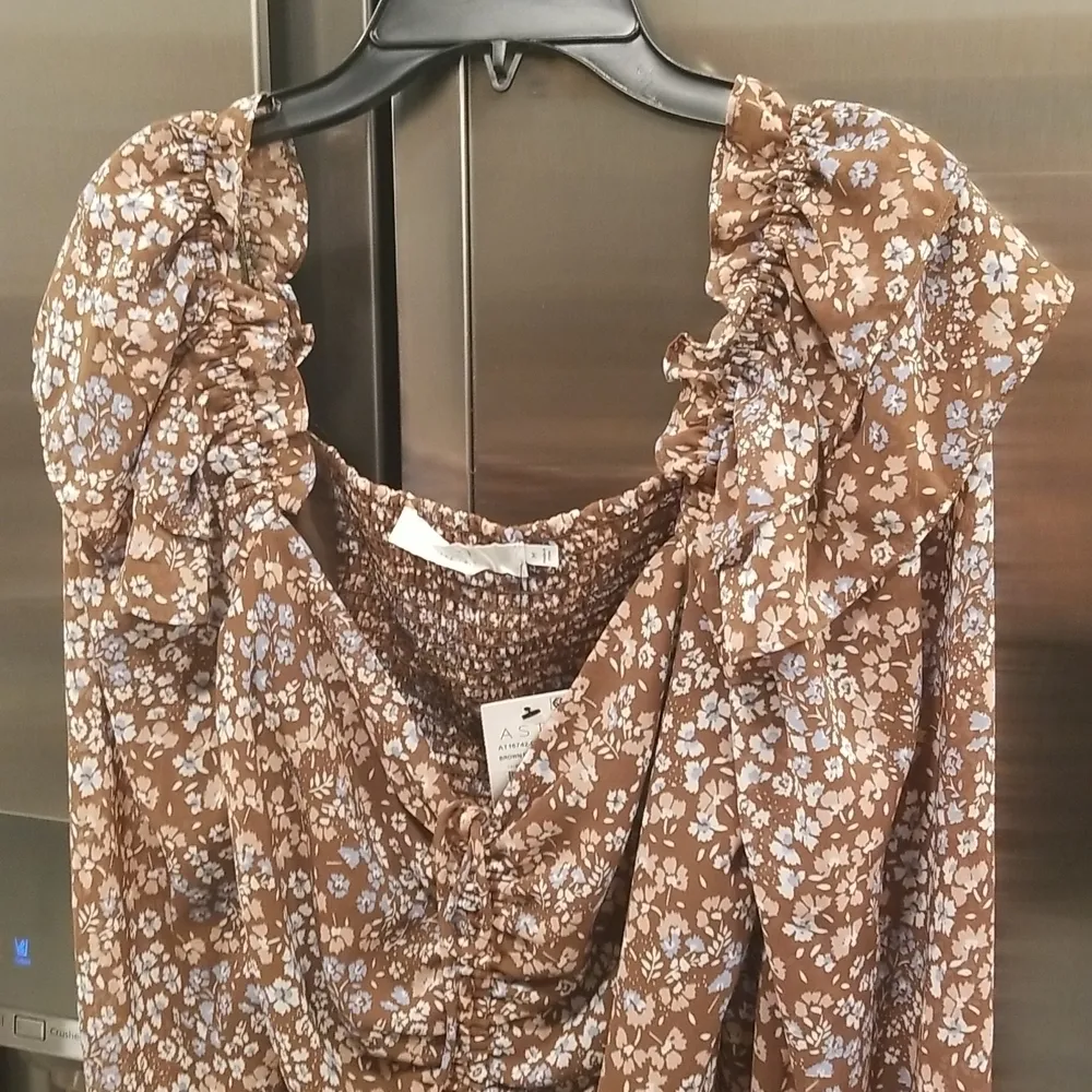 💕ASTR THE LABEL💕 Printed Ruffle Crop Long Sleeve Top Brown Multi Floral M NWT - Image 7