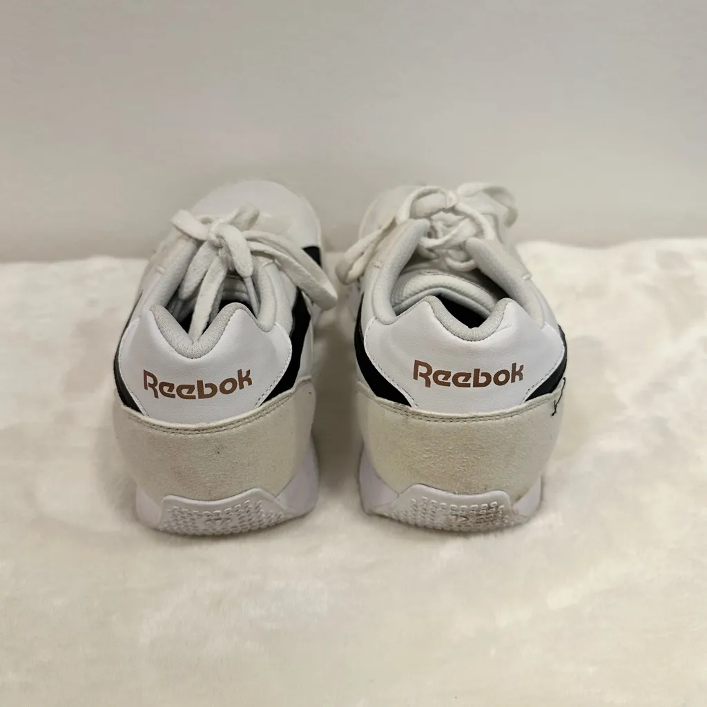 Reebok sneakers! White and gray casual classic tennis shoes! Women’s size 11 - Image 3