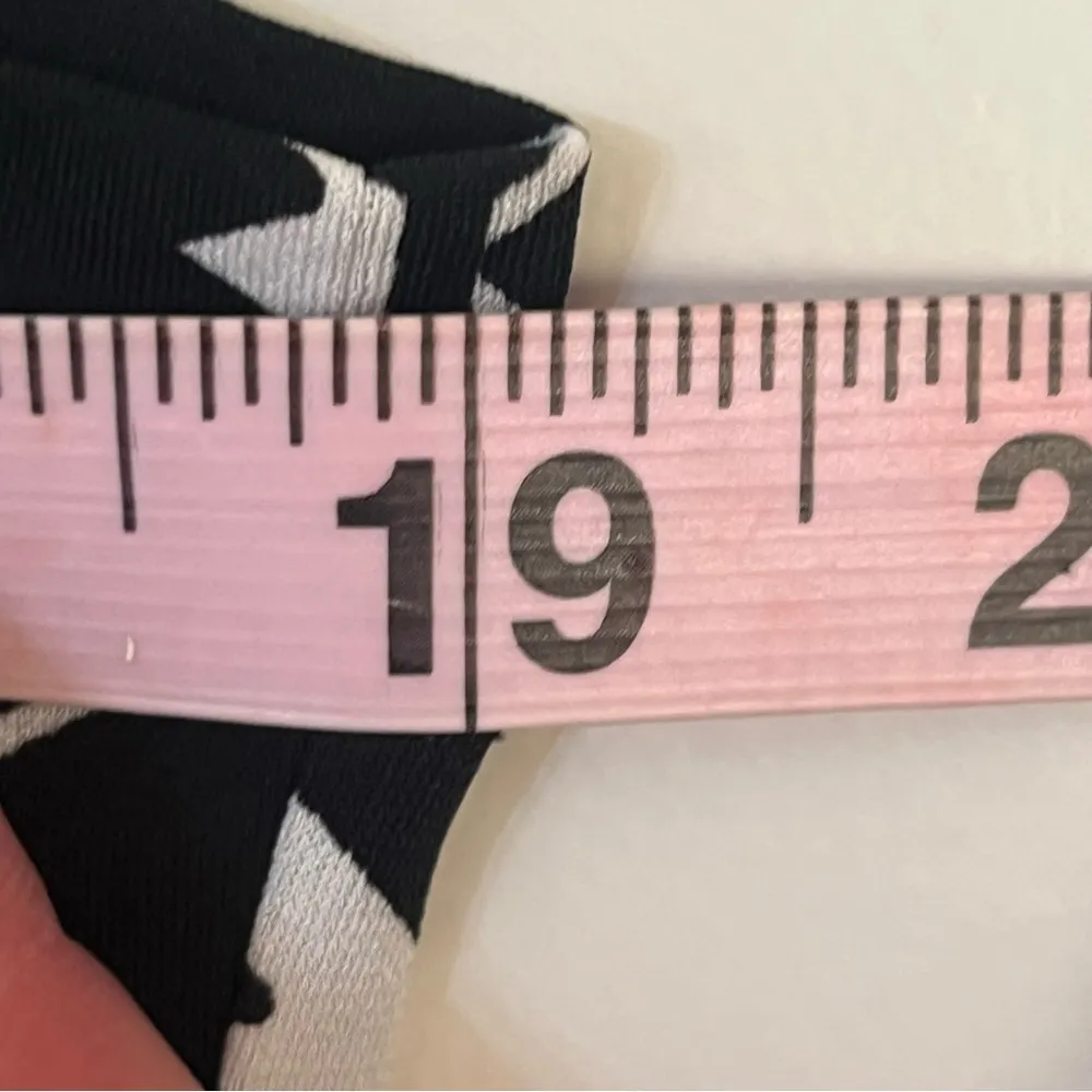 Women’s Erin London Black‎ & White Tank Top Geometric Print Size Small Black - Image 5