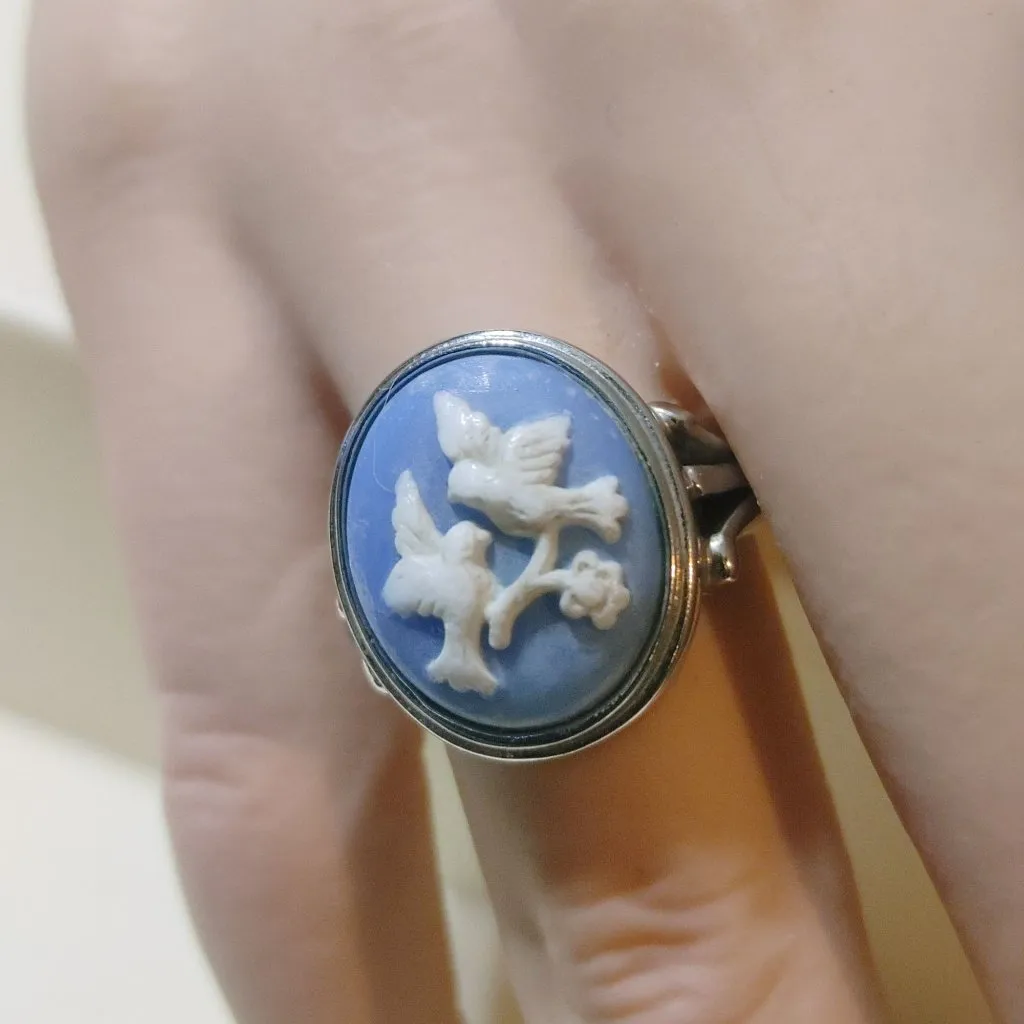 Avon Blue Cameo 2 Dove Ring Size 7 Vintage 1983 Birds On Branch Style Wedgwood - Image 4