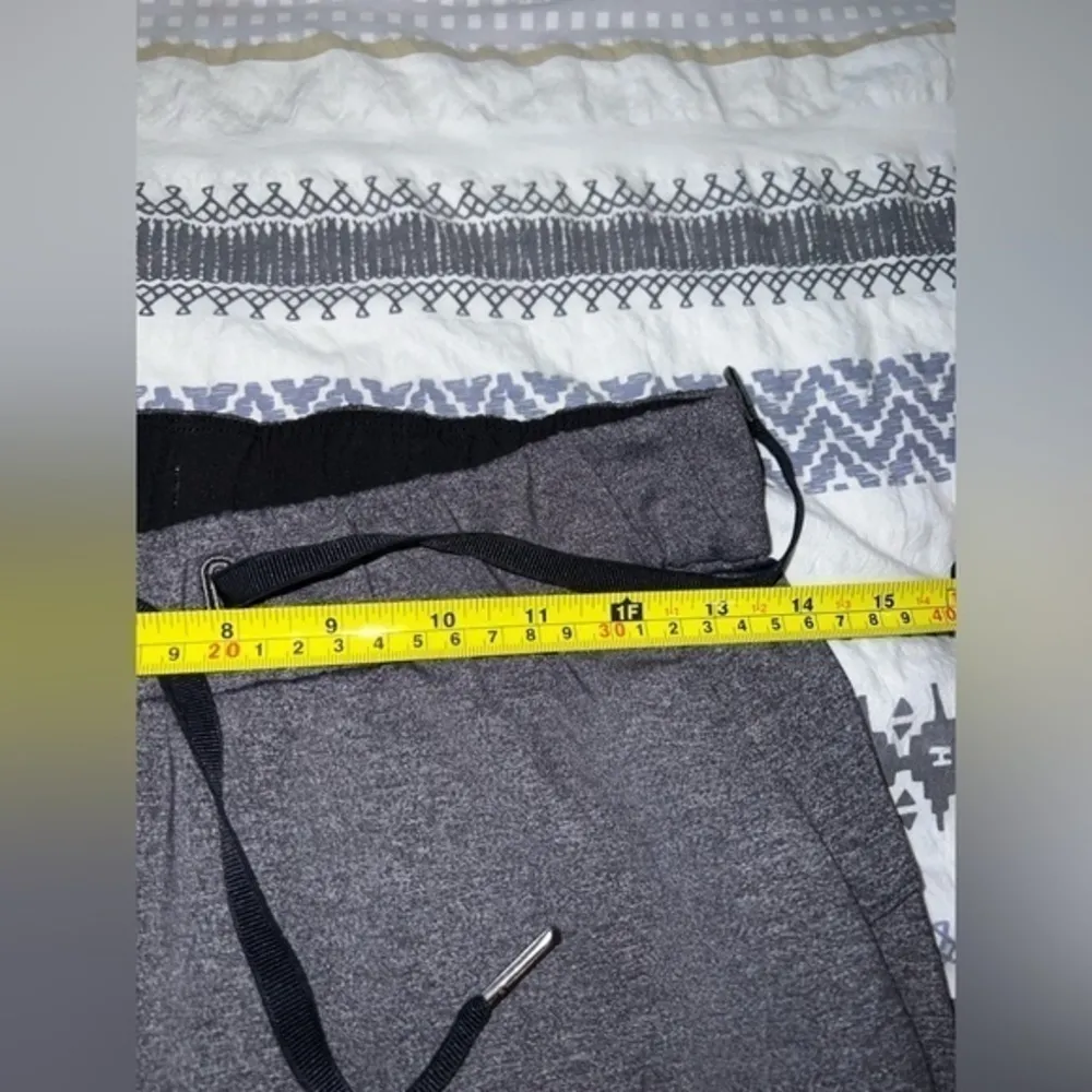 Lululemon on‎ the fly pant size 4 - Image 3