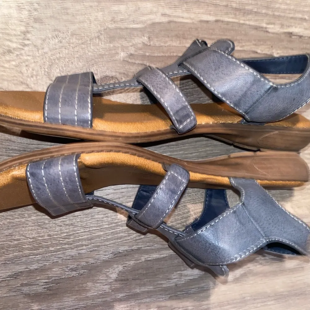 Relativity Womens Sandals 9M Blue Gray 3 Strap Faux Leather Adjustable Comfort - Image 4