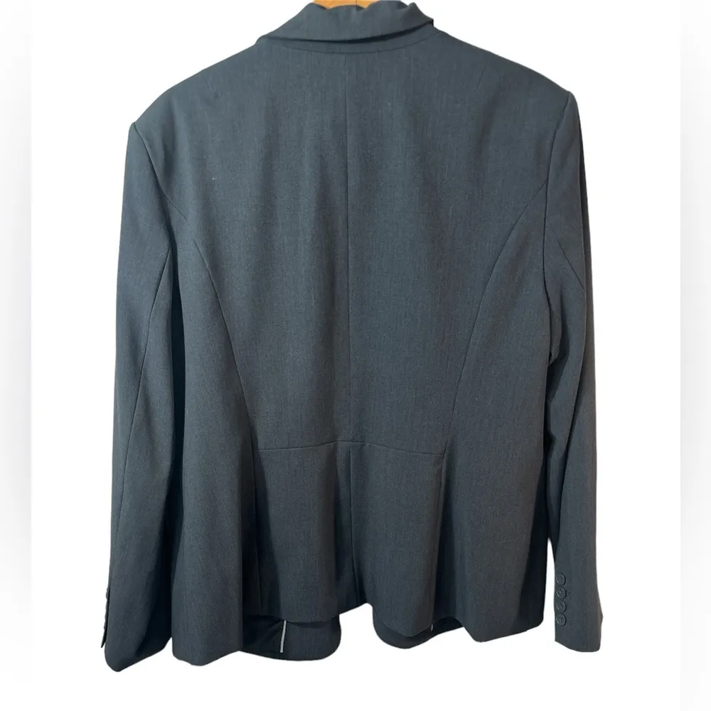 NWT Liz Claiborne Grey classic 1 button blazer in size 18. - Image 2