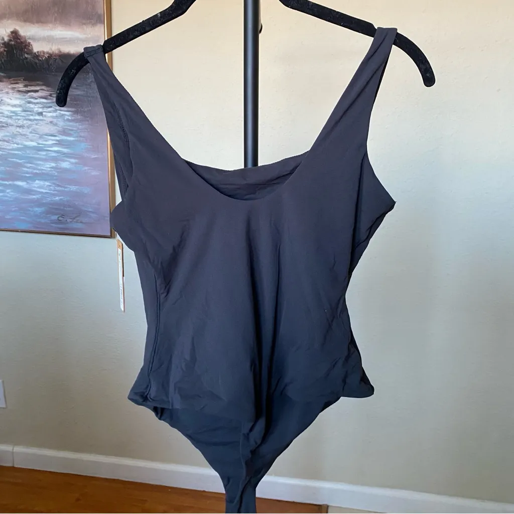 SKIMS Fits everybody square neck bodysuit in Onyx Style BS-SCN-0294 Size M - Image 4