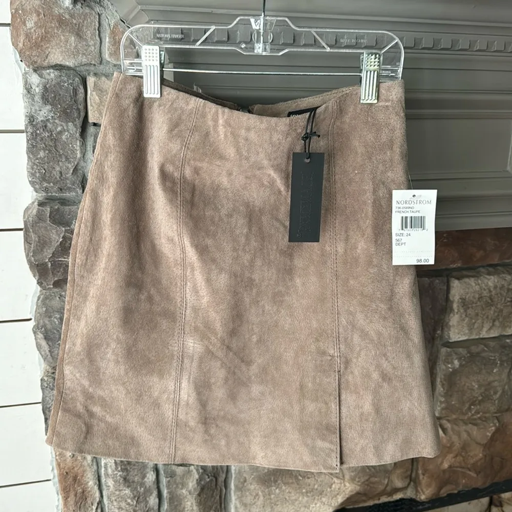 NWT Blank‎ NYC Suede Skirt in french taupe Size 24 - Image 2