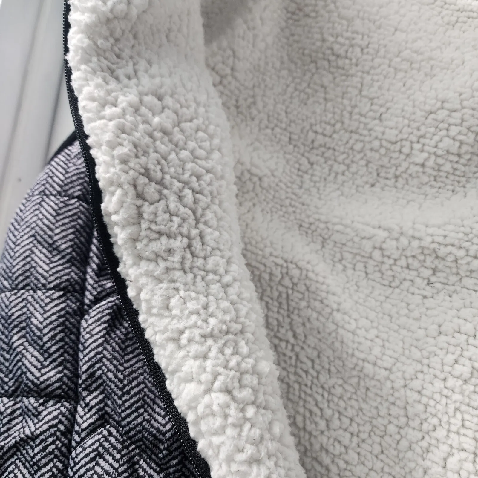 River & Rose Puffer Vest Herringbone Quilted Sherpa Lined Black Gray L Size L - Image 4