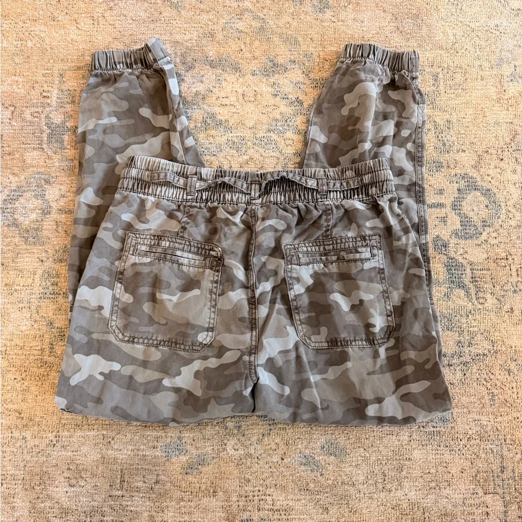 American Eagle Outfitters EUC Camouflage Cargo Joggers with Tie Belt - Image 4