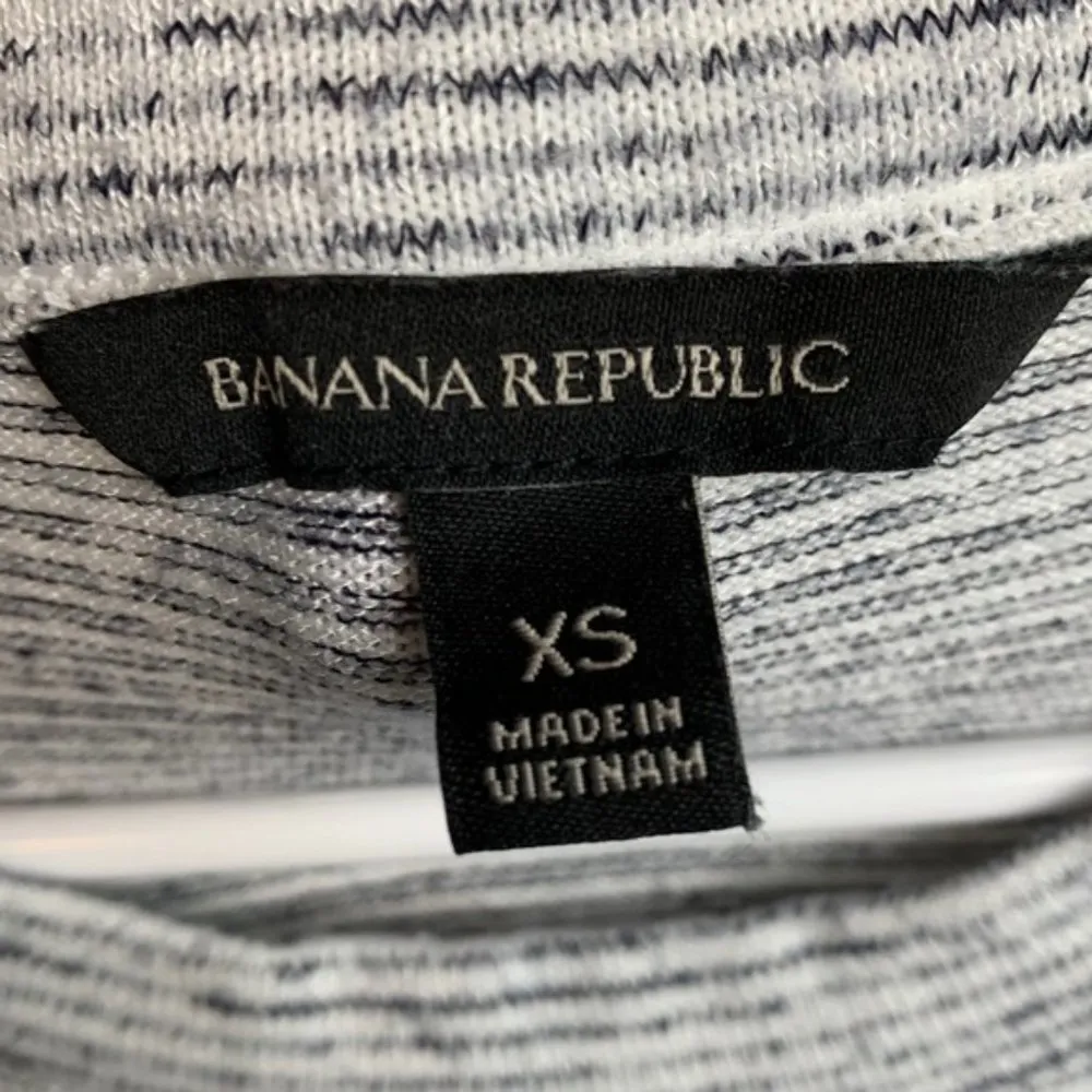 Banana Republic Light Gray Striped Long Sleeve Shirt - Image 3