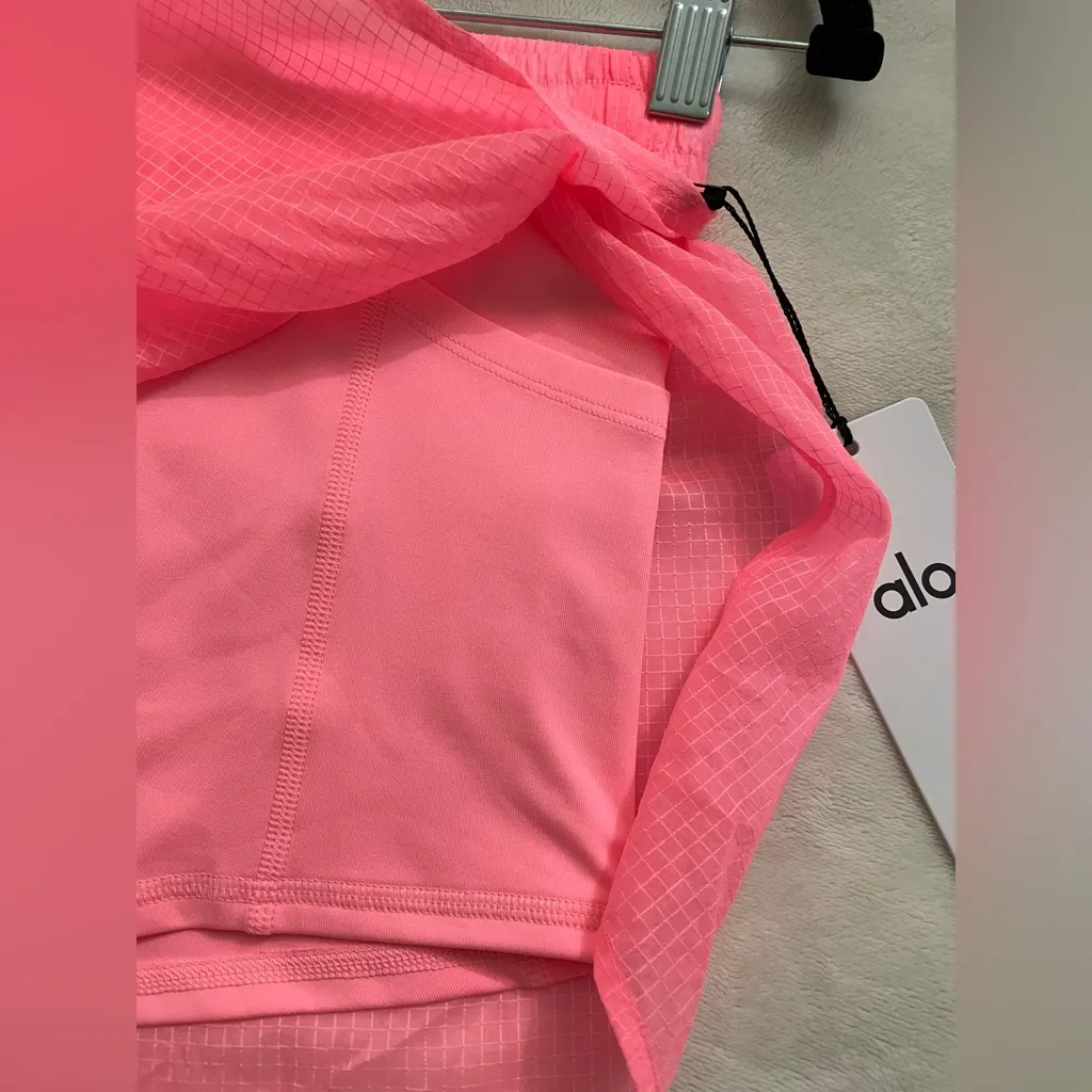 Alo Yoga  NWT Game Time Short Neon Bubblegum Size S - Image 8