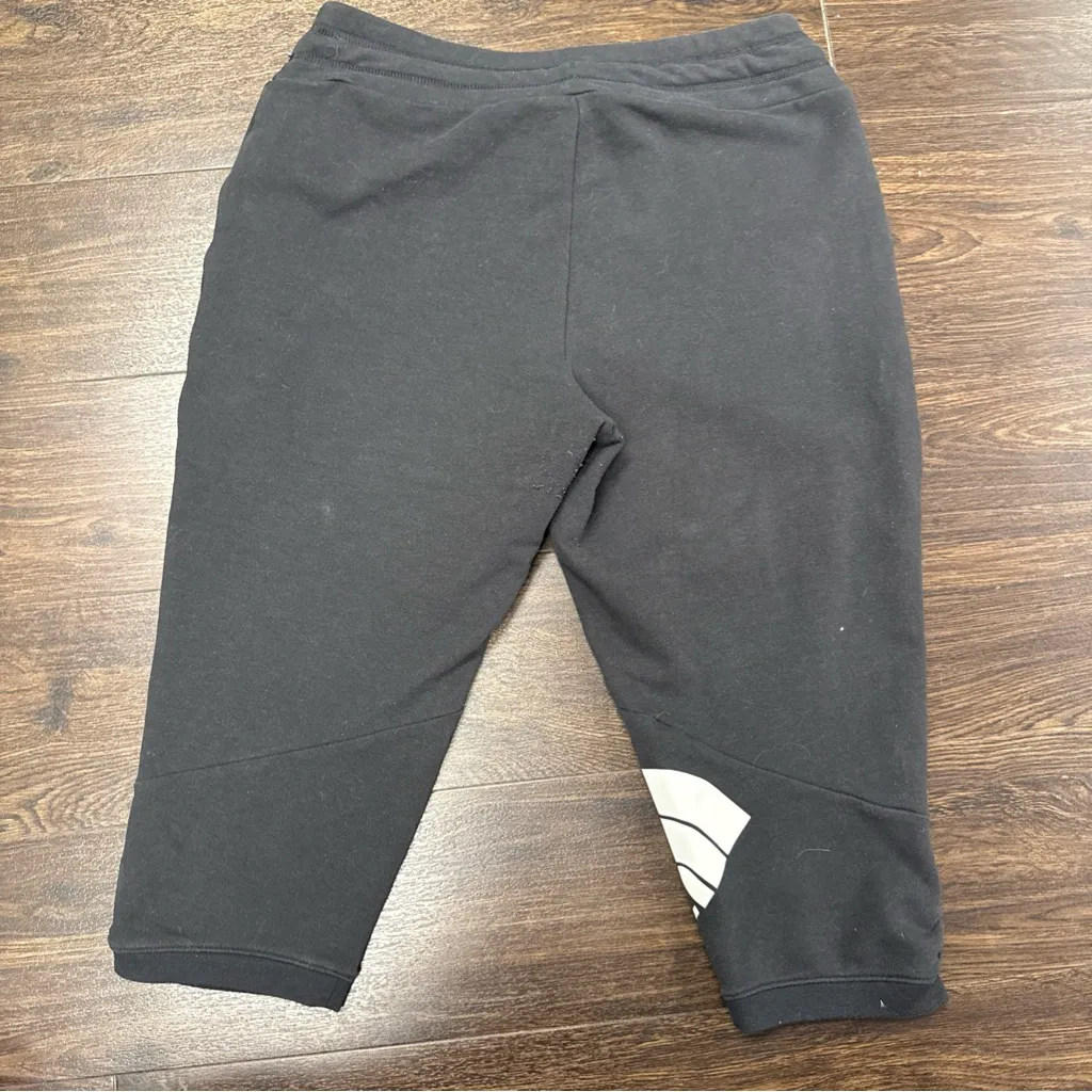 The North Face womens capri Joggers - Image 3