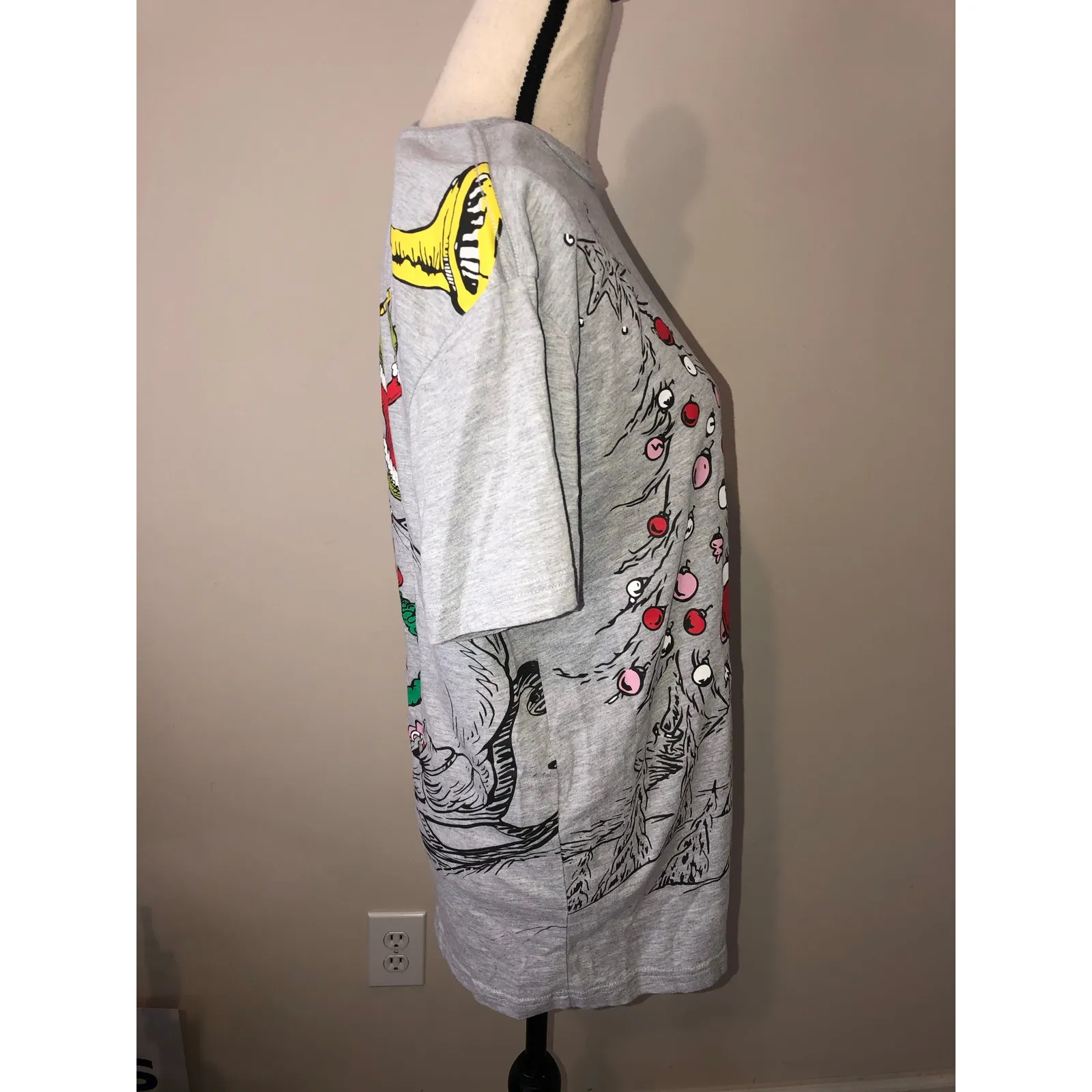 Grinch Christmas Shirt Size M Graphic Short Sleeve Gray Holiday Tee Round Neck - Image 2