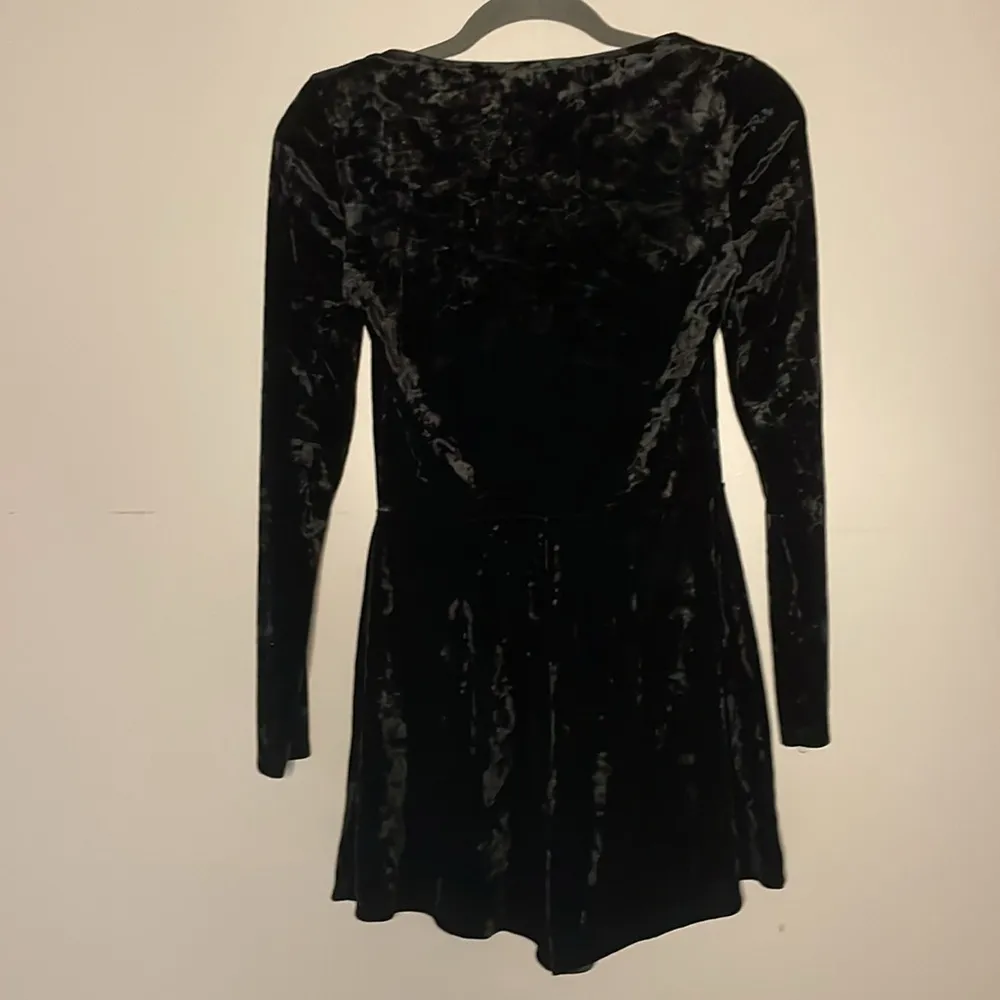 Urban Outfitters- “Sasha” Crushed Velvet Romper Long Sleeves in Black- Size M - Image 4