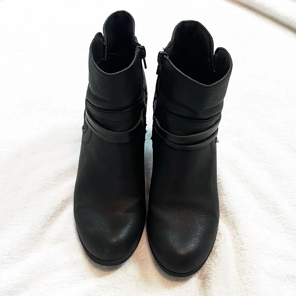 Madden Girl Denice Black Faux Leather Ankle Boots Booties 2.75” Heel 9.5M - Image 4