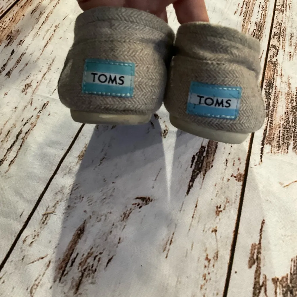 TOMS BROWN AND CREAM TWEED TEXTURE CLASSIC SLIP ON SHOES. - Image 8