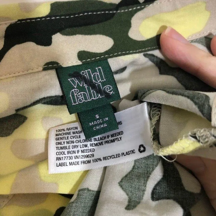 NWOT Camouflage Camo Print Beige Green Yellow Button Up Short Sleeve - Image 7