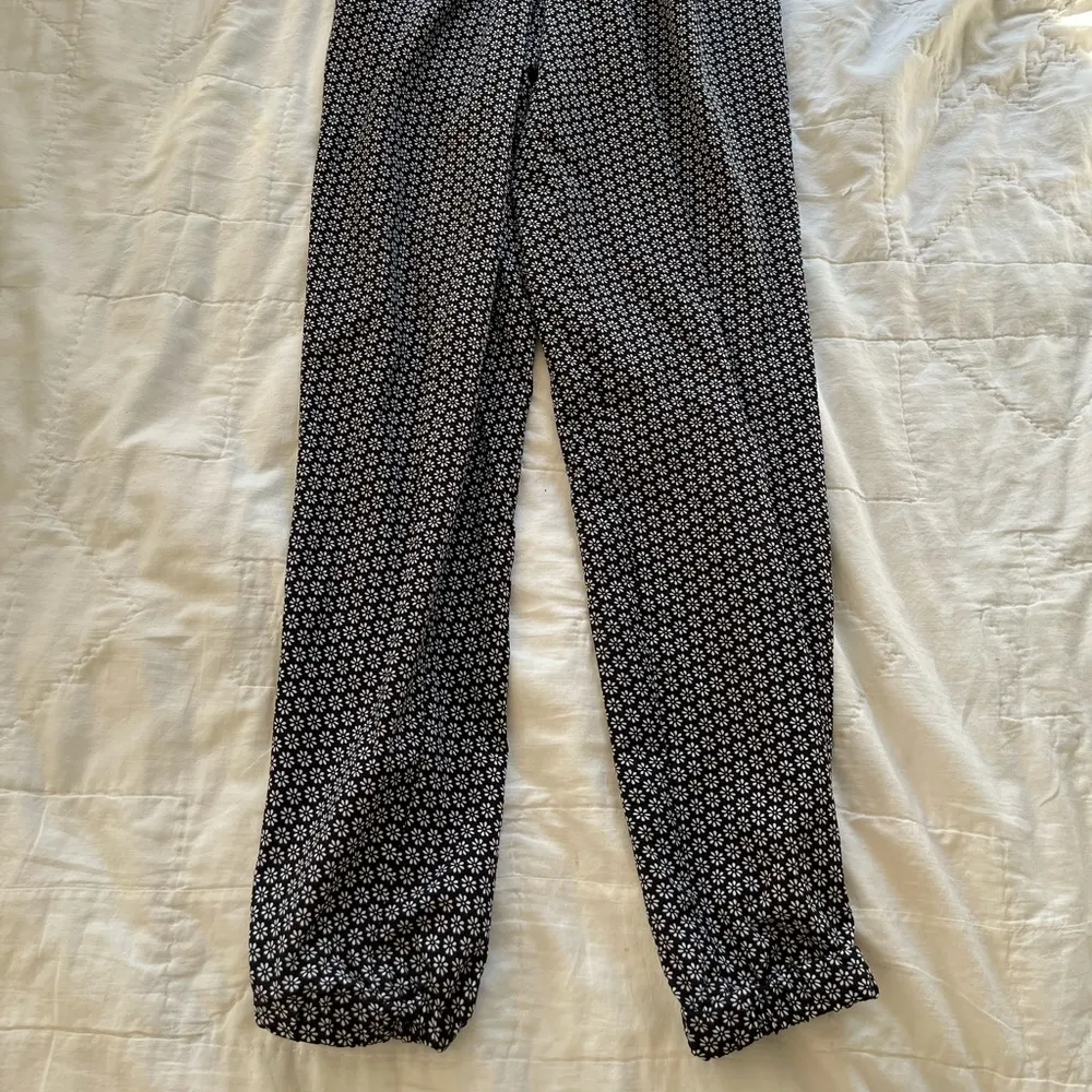 Black and white flower joggers - Image 2