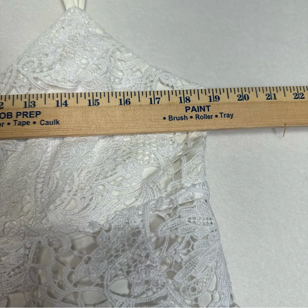 BCBGMAXAZRIA White Lace Crop Top Lined Adjustable Straps Size Large - Image 12