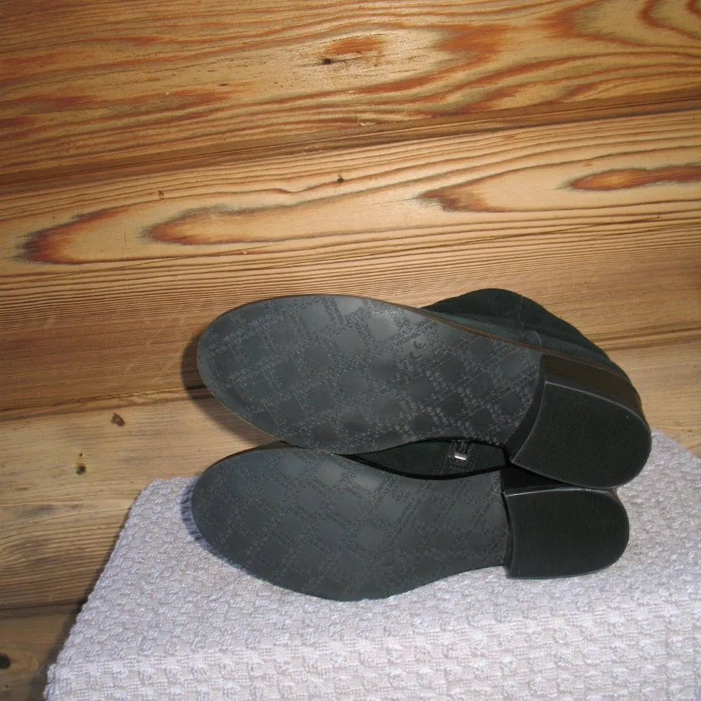 5W 5 Wide Womens Vionic Kanela Black Suede Water Resistant Ankle Boots - Image 6