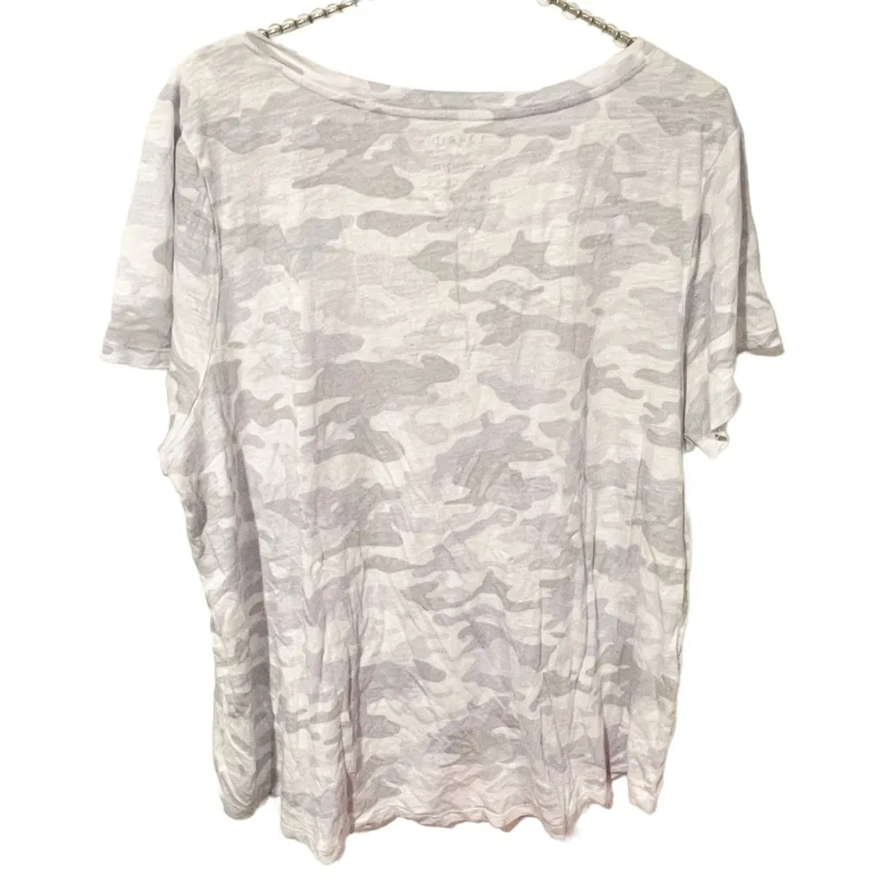 Torrid Plus Size 2X Classic Fit Grey Camouflage V Neck Short Sleeve T-shirt - Image 4