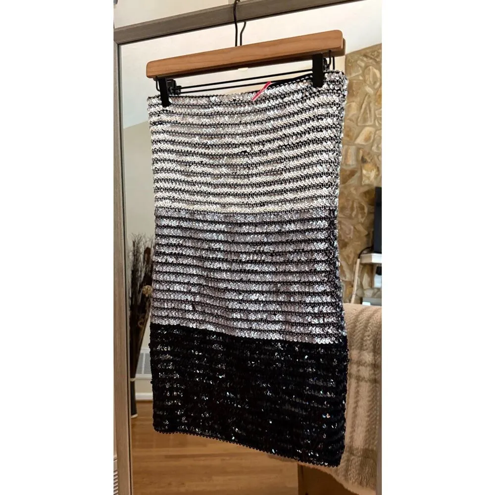 A’Gaci Silver and Black Sequin Mini Skirt - Image 2