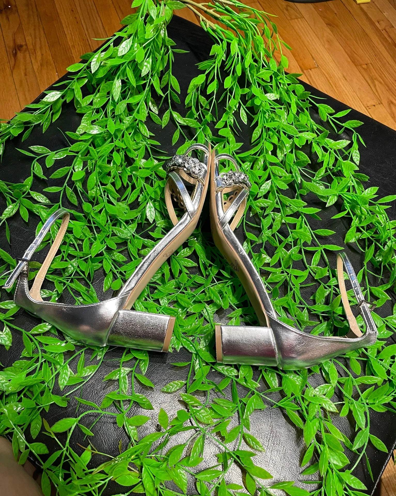 Jewel Badgley Mischka Giona block heel evening sandal silver metallic leather crystal embellishment - Image 5